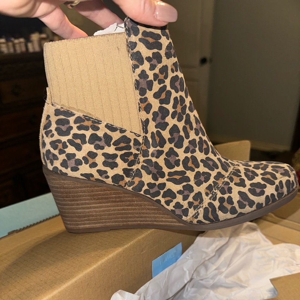 Tom's Cheetah Boots